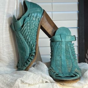 EUC/ Turquoise Heeled-Sandals